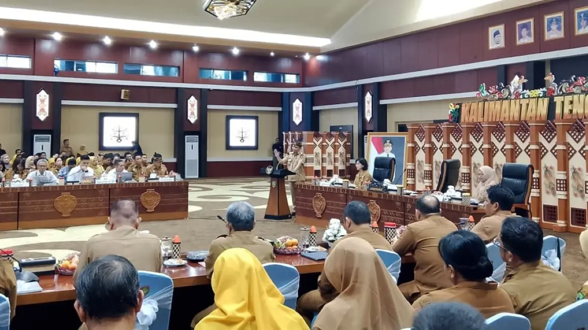 PAPARAN: Gubernur Kalteng Agustiar Sabran menyampaikan paparan pada pertemuan Koordinasi Capaian dan Kendala Pelaksanaan Aksi Pencegahan Korupsi Strategis Nasional (STRANAS PK), Senin (8/6/2026). FOTO: IST/RADAR SAMPIT 