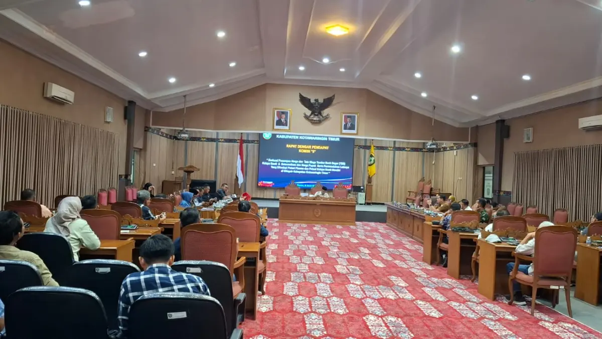 Rapat harga sawit di DPRD Kotim tak hanya membahas TBS. Petani mandiri mengungkap mahalnya pupuk non-subsidi yang disebut menjadi beban terbesar. (Rado/Radar Sampit)