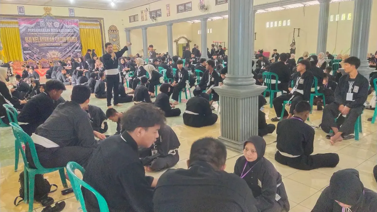 Sebanyak 245 siswa Persaudaraan Setia Hati Terate (PSHT) Cabang Kotawaringin Barat, Pusat Madiun mengikuti uji kelayakan calon warga yang digelar di Padepokan Sekar Tunjung Madya, Jalan Jenderal Ahmad Yani Kilometer 13, Pangkalan Bun.