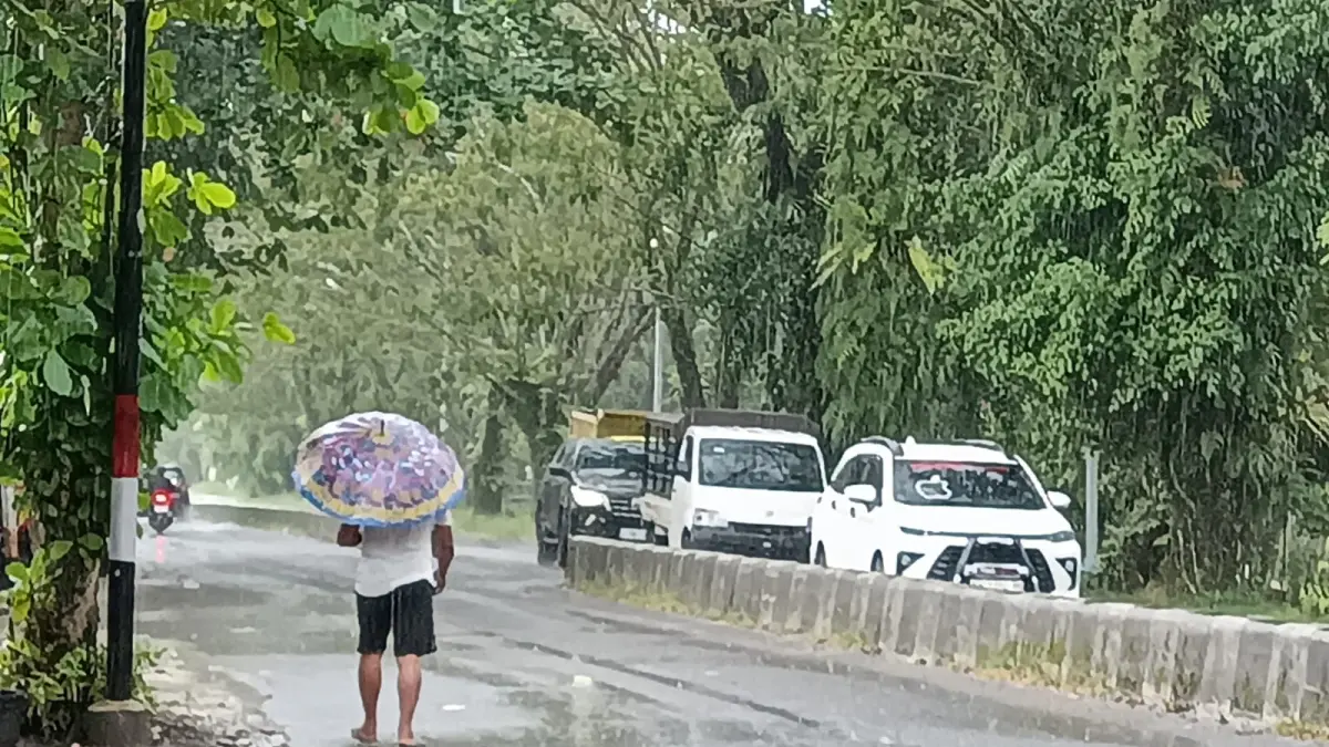 Suasana salah satu jalan di Sampit, Kabupaten Kotawaringin Timur, saat terjadi hujan deras. (Dok.Usay Nor Rahmad/Radar Sampit)&nbsp;
