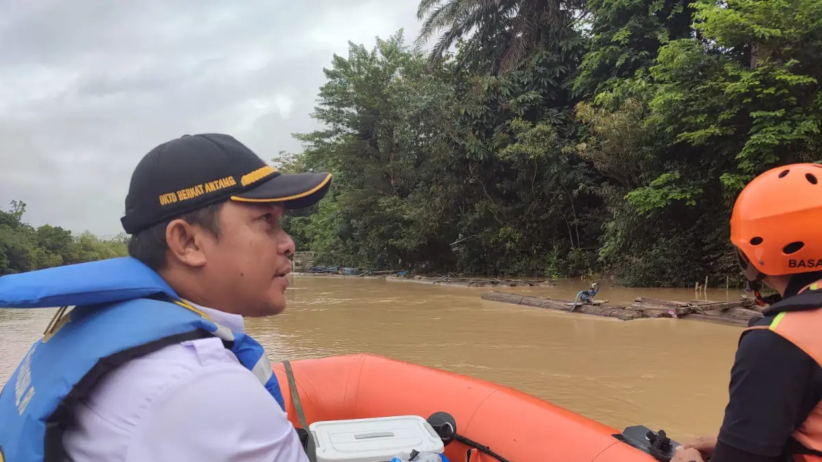 Basarnas Palangka Raya bersama tim gabungan mencari anak usia 11 tahu yang tenggelam di Sungai Kapuas. (Basarnas/Radar Sampit)
