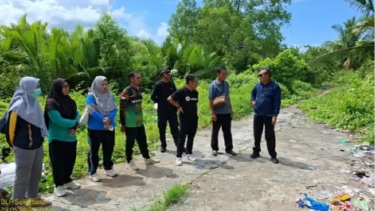 Dinas Lingkungan Hidup Sukamara monitoring di wilayah Kelurahan Kuala Jelai. 