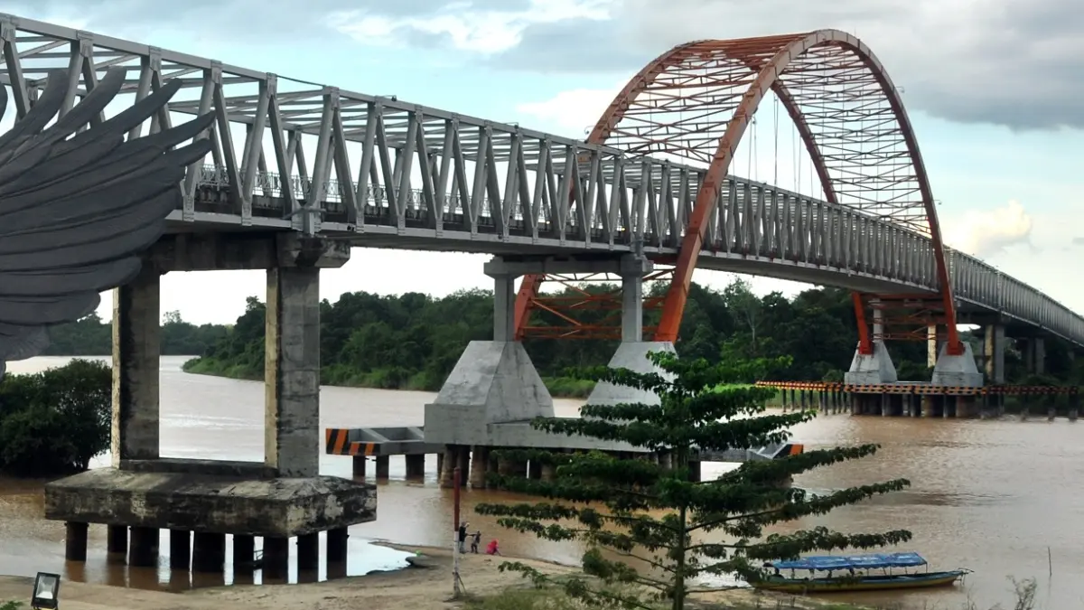 Pemandangan di sekitar Jembatan Kahayan, Palangka Raya. (dok.radarsampit)