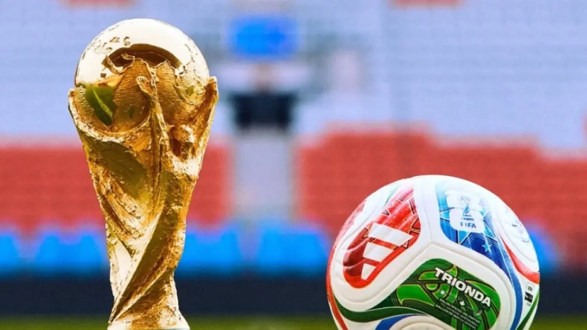 Trofi Piala Dunia menjadi simbol persaingan 48 tim nasional, dalam turnamen sepak bola terbesar di dunia pada edisi 2026.