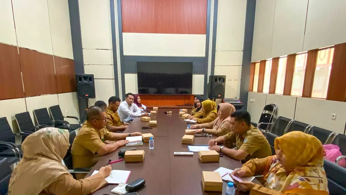 Kantor Kementerian Haji dan Umrah (Kemenhaj) Kabupaten Seruyan bersama Pemkab Seruyan serta Dinas Kesehatan menggelar rapat evaluasi dan koordinasi untuk memastikan kepulangan jemaah haji. (RIFANI/RADAR SAMPIT)&nbsp;