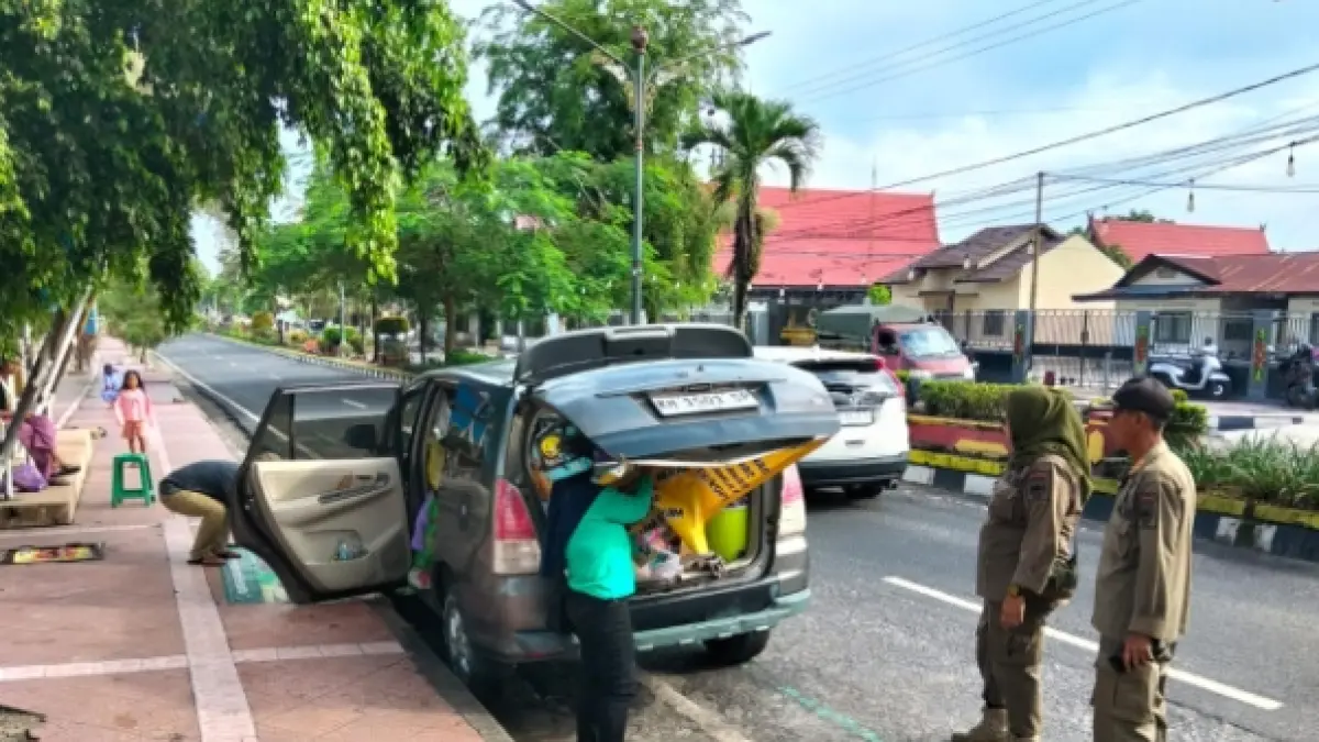 Penertiban PKL di Jalan Sutan Syahrir, depan RSUD Sultan Imanuddin Pangkalan Bun, Kabupaten Kotawaringin Barat, Rabu 10 Juni 2026. (ist)&nbsp;