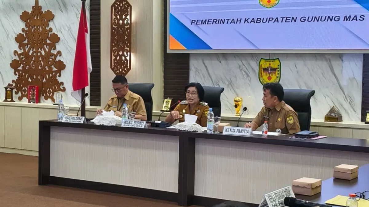 Suasana rapat persiapan hari jadi ke-24 Kabupaten Gumas di ruang rapat lantai 1 kantor bupati setempat, Senin (8/6). (DISKOMINFO SANTIK GUMAS/RADAR SAMPIT)&nbsp;