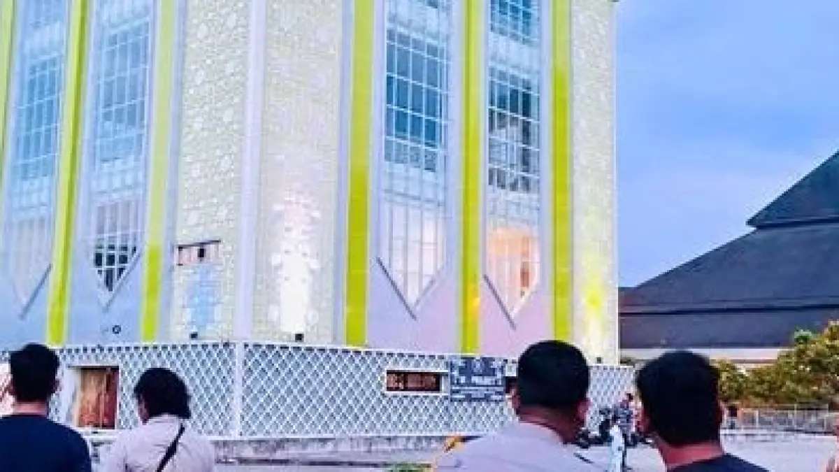 Aparat kepolisian mendalami kematian tragis seorang pemuda berinisial ZAS, 19, di dekat Menara Masjid Raya Darussalam, Kamis (11/6).(istimewa)