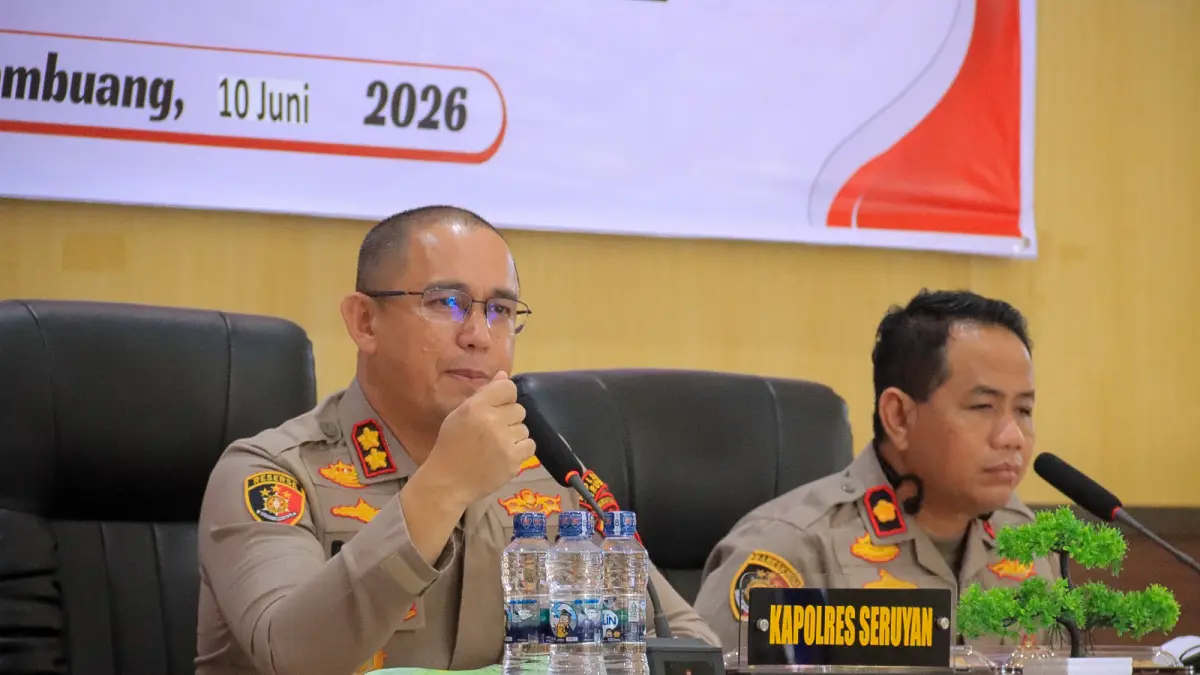 Kapolres Seruyan AKBP Beddy Suwendi memberikan arahan kepada jajaran di Aula Patriatama 95 Polres Seruyan, Kamis (11/6). (RIFANI/RADAR SAMPIT)&nbsp;