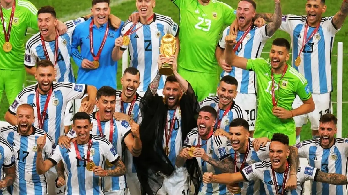 Leonel Messi dan rekannya di timnas Argentina, menjuarai Piala Dunia 2022. (net)