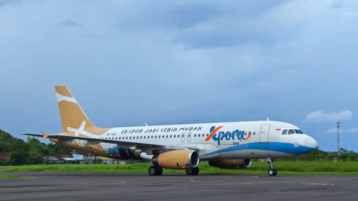 Penerbangan Perdana Super Air Jet rute Jakarta–Sampit–Jakarta di Bandara H Asan Sampit, Jumat (12/6).   (Akbar/Radar Sampit)