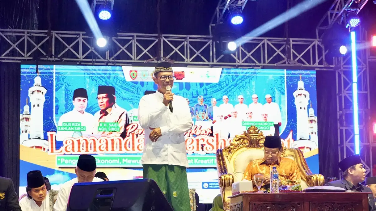 Pengajian Akbar Lamandau Bersholawat di Lapangan Sasana Yuda, Desa Sumber Mulya, Kecamatan Bulik, Rabu (10/6). (RIA/RADAR SAMPIT)&nbsp;
