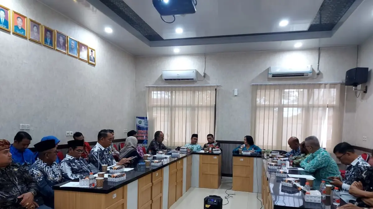Rapat pembentukan kepengurusan FKUB yang digelar di Aula Jelawat Badan Kesbangpol Kotim, Kamis (11/6).  (Ist)