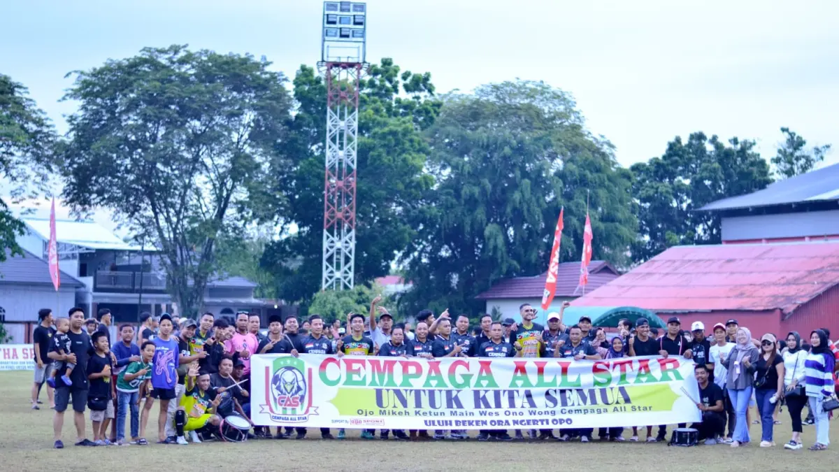 Tim Cempaga All Star yang mengikuti tunamen HNR Cup 2 di Stadion 29 November Sampit.(istimewa)