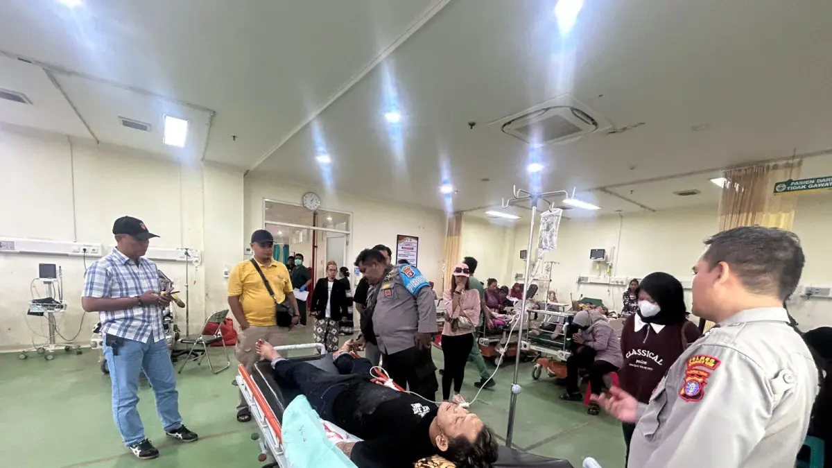 IST/RADAR SAMPIT


KORBAN: Seorang pria saat dilarikan ke IGD dr Murjani Sampit usai mengalami luka bacokan, Jumat (12/6) lalu.(istimewa)
