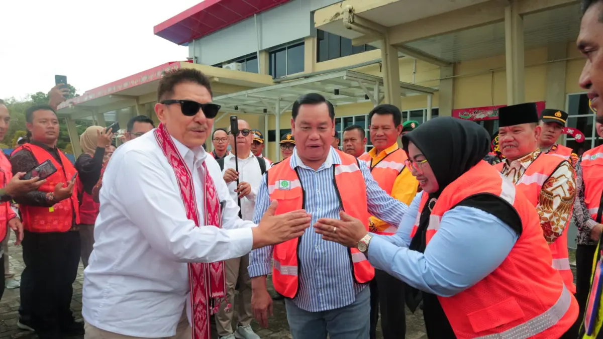 Bupati Kotim, Halikinnor saat menghadiri penerbangan perdana Super Air Jet di Bandara H Asan Sampit, Belum lama ini.  (Istimewa)
