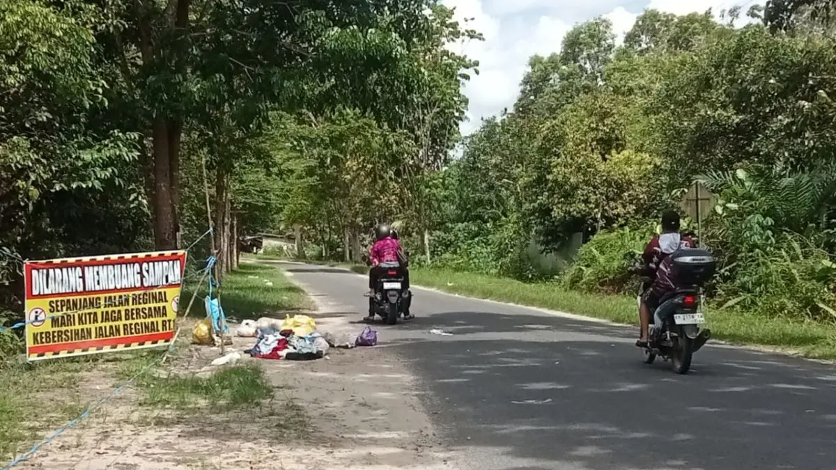 KEBERSIHAN: Warga Sukamara diajak untuk berlangganan jasa kutip sampah dan tidak lagi membuang di TPS kawasan yang sudah ditutup. FOTO: FAUZIANNUR/RADAR SAMPIT