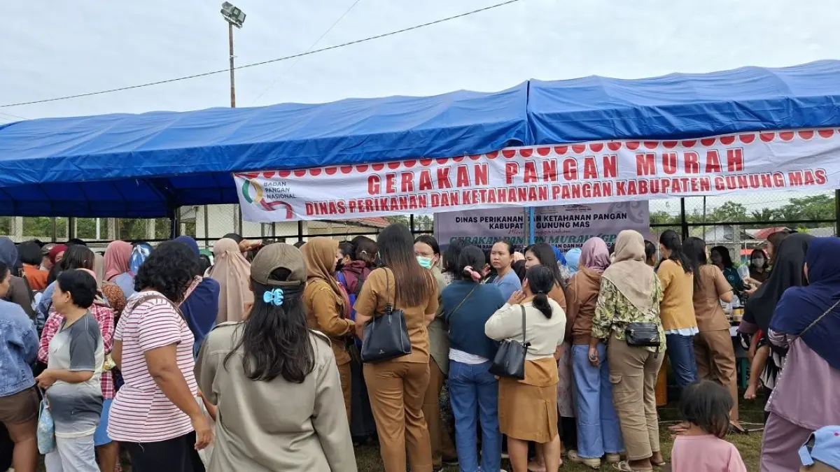 PASAR MURAH : Suasana pelaksanaan GPM diserbu warga di Stadion Mini Kota Kuala Kurun, Senin (15/6/2026). FOTO : ARHAM SAID/RADAR SAMPIT