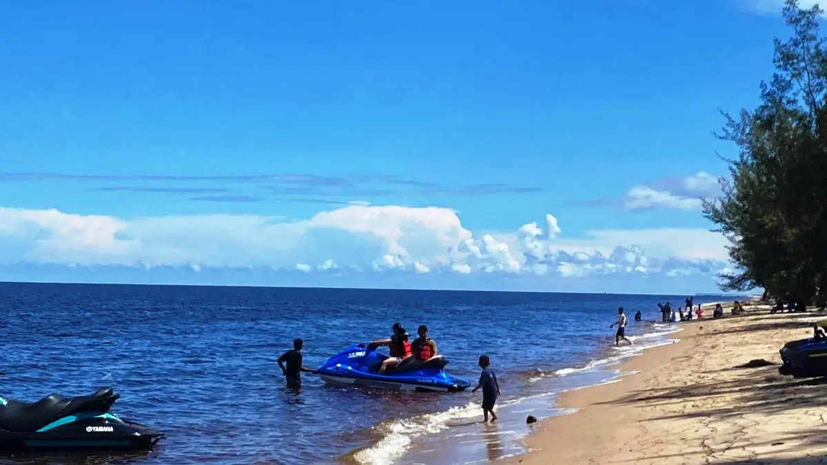  Suasana di salah satu tempat wisata di Desa Ujung Pandaran, Kecamatan Teluk Sampit, Kabupaten Kotawaringin Timur. (dok.yuni/radarsampit)
