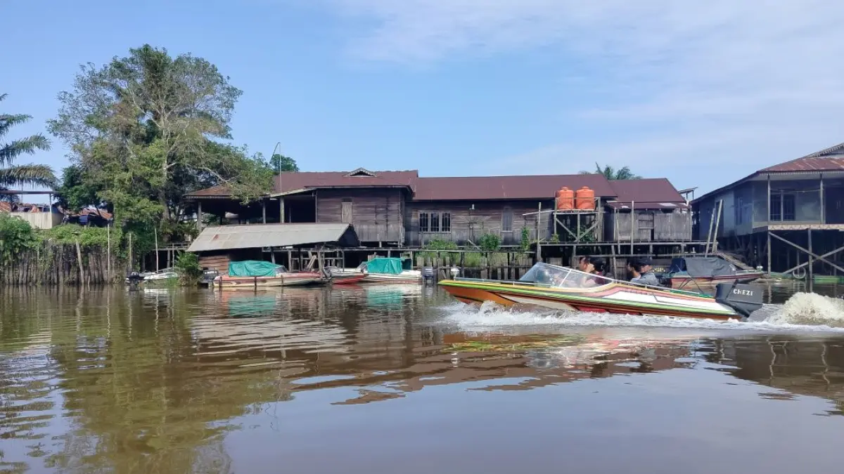 TRANSPORTASI SUNGAI: Angkutan penumpang dan barang dengan speedboat masih bertahan hingga kini di Kabupaten Sukamara, Kalimantan Tengah (Kalteng). FOTO: FAUZIANNUR/RADAR SAMPIT