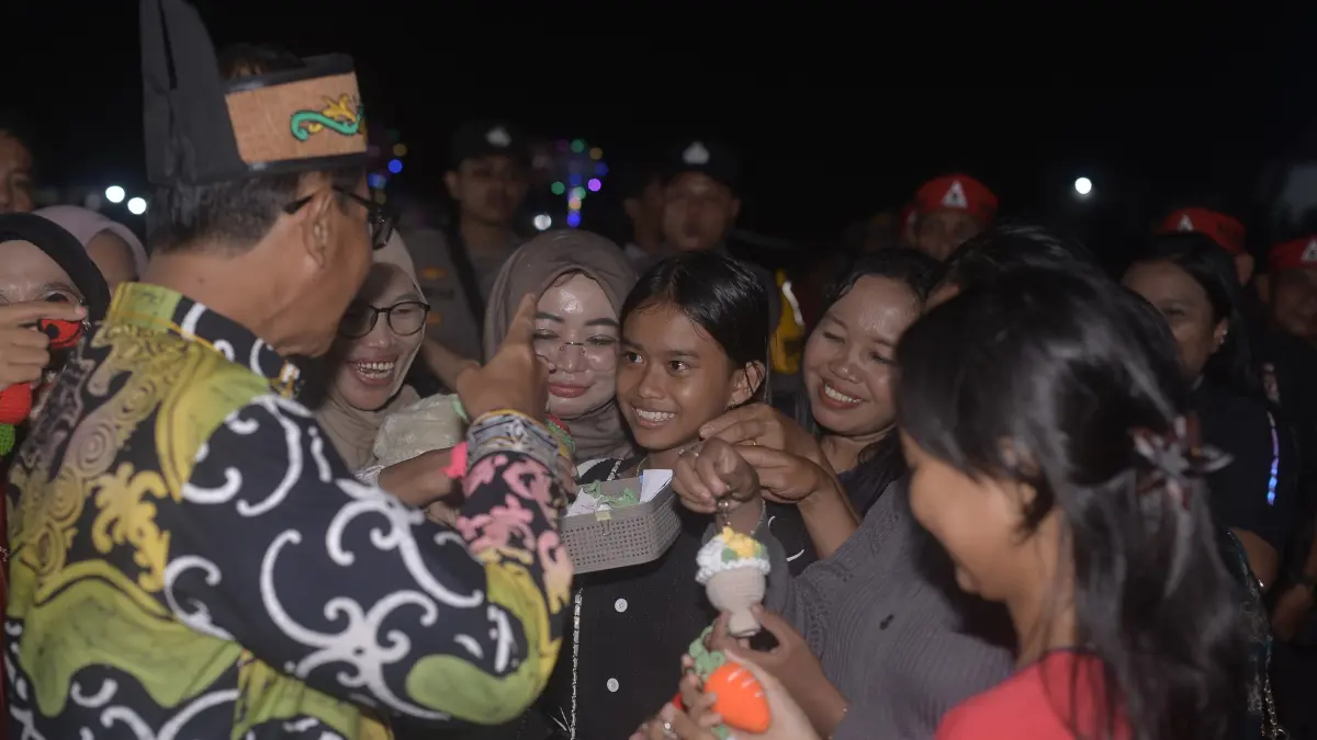 Wakil Bupati Lamandau, Abdul Hamid borong sejumlah dagangan UMKM