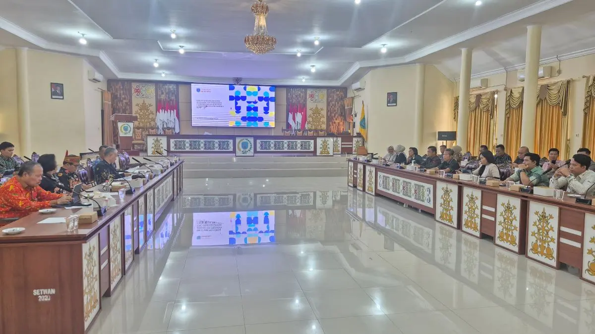 LAPORAN: Sekda Lamandau saat menyampaikan laporan realisasi APBD 2026 di hadapan DPRD Lamandau, Kamis (18/6/2026). FOTO: IST/RADAR SAMPIT 