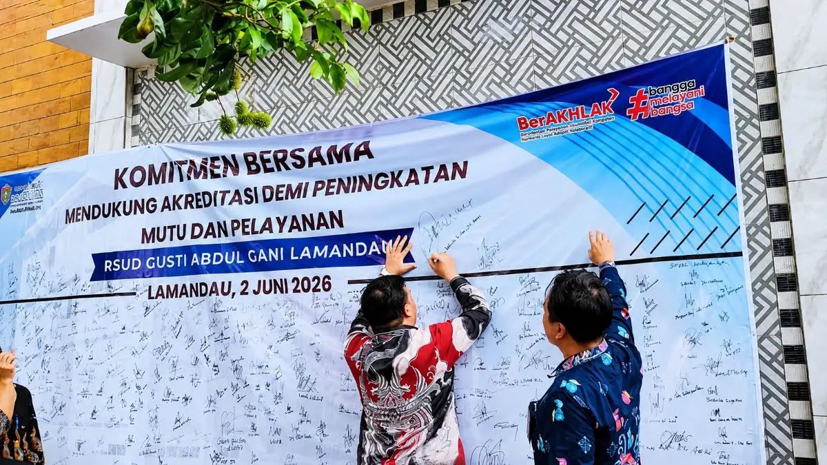 TANDA TANGAN : Bupati Lamandau, Rizky Aditya Putra melakukan penandatanganan, mendukung akreditasi Rumah Sakit Umum Daerah (RSUD) Gusti Abdul Ghani Lamandau, Kamis (18/6/2026). FOTO: IST/RADAR SAMPIT 