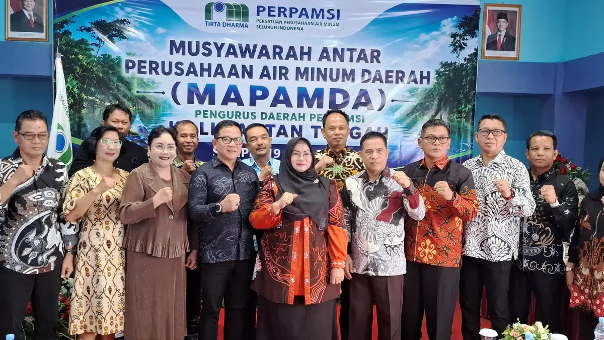 Wakil Bupati Kotim Irawati, beserta para Direktur Perumdam se Kalteng, dalam rangka konsolidasi dan musyawarah antara perusahaan air minum daerah, yang digelar di aula Perumdam Tirta Mentaya Kotim, Jumat (19/6) pagi.