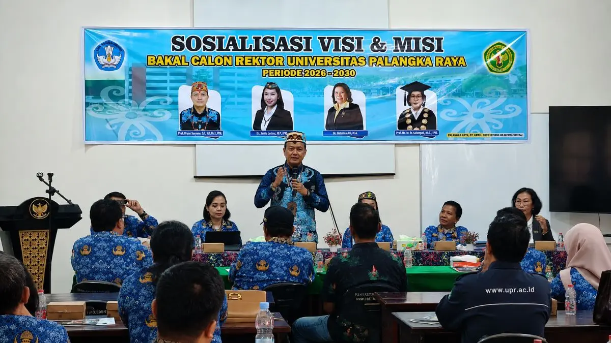 PEMILIHAN REKTOR : Pertarungan menuju kursi Rektor Universitas Palangka Raya (UPR) semakin memanas. Empat calon rektor mulai unjuk gigi dengan memaparkan visi, misi, dan program unggulan mereka di hadapan civitas akademika seluruh fakultas. FOTO: DODI/RADAR SAMPIT
