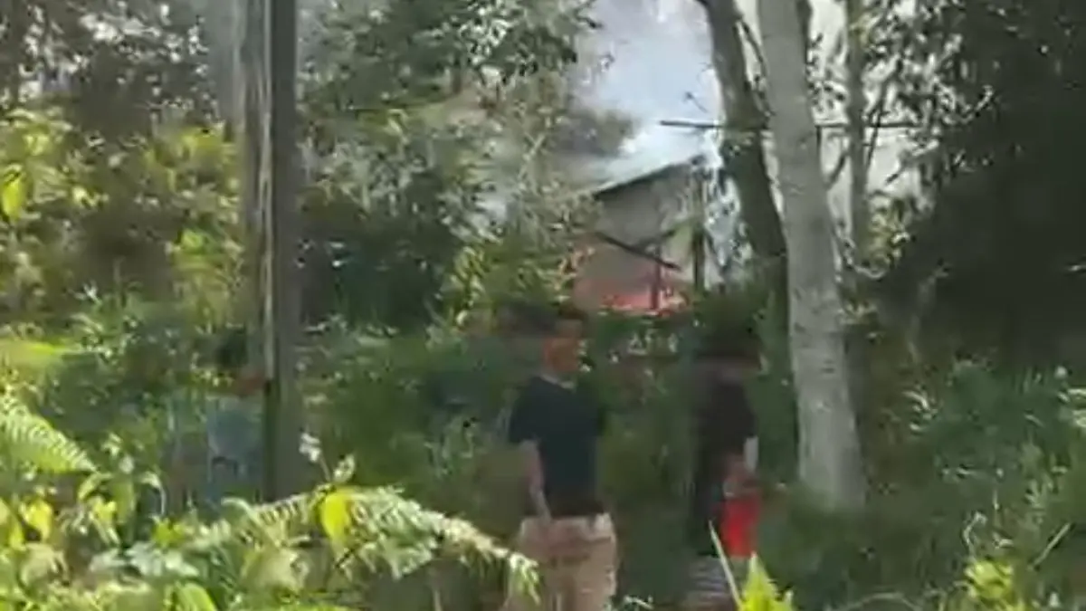 Lokasi kebakaran rumah milik warga di Gang Bumidaya 3, Jalan Metro TV, Kecamatan Mentawa Baru Ketapang, Sabtu (20/6/2026). (Warga/Radar Sampit)