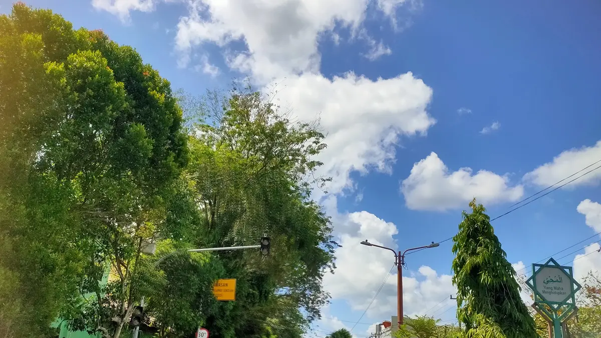 CUACA TERIK: Teriknya cuaca di Kota Sampit, Sabtu (20/6).YUNI/RADAR SAMPIT&nbsp;