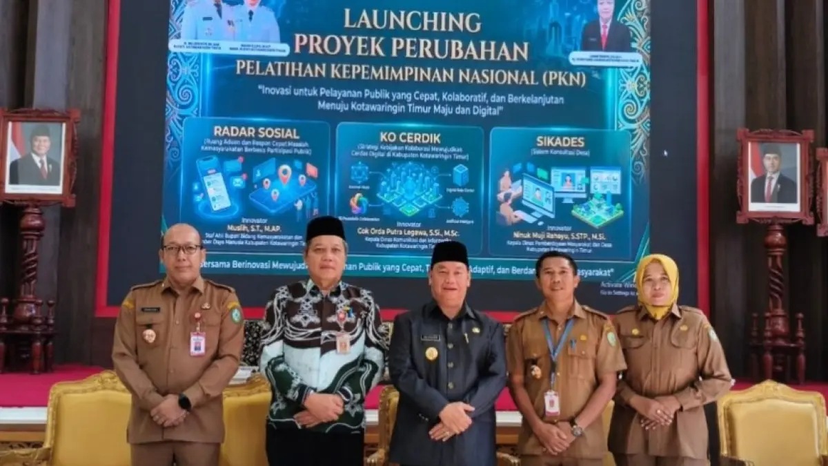 Bupati Kotim Halikinnor didampingi Pj Sekda Kotim Umar Kaderi bersama sejumlah kepala perangkat daerah saat melakukan launching tiga inovasi baru proyek perubahan PKN tingkat II, Senin (22/6).&nbsp; (DISKOMINFO KOTIM/RADAR SAMPIT)