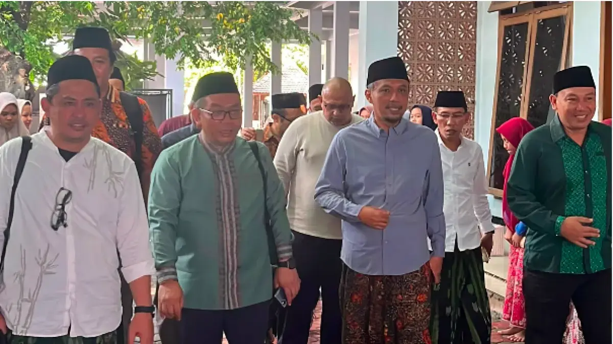 Gus Hery Haryant Azumi. (Baju hijau). (Istimewa/Jawapos)