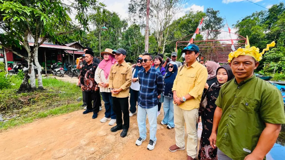 Rombongan Sekda Kotawaringin Barat berkunjung ke desa penyangga TNTP yakni Desa Sungai Sekonyer. &nbsp;