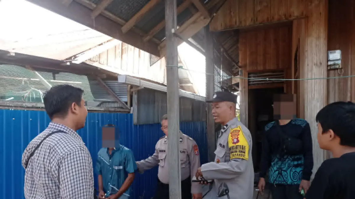 Suasana evakuasi ODGJ di Jalan A. Yani, Gang Sholawat, RT 04/RW 06, Kelurahan Pahandut, Kecamatan Pahandut, Senin (22/6).(istimewa)