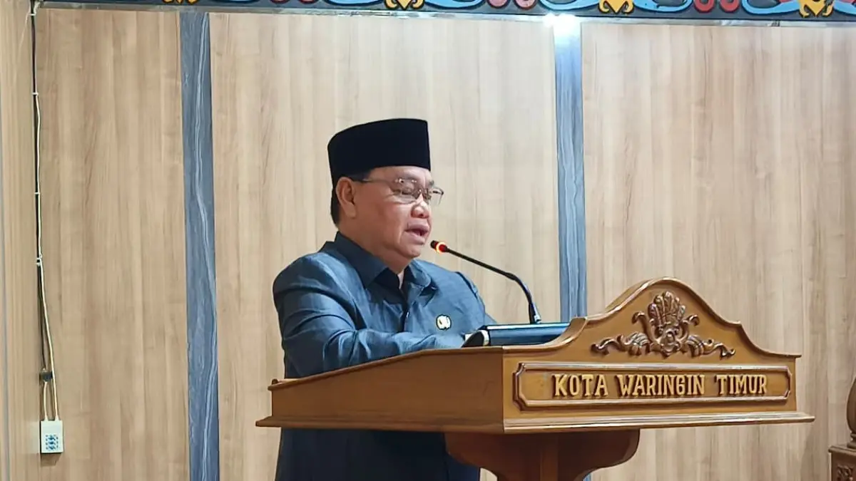 Bupati Kotim, Halikinnor, saat pemaparan terkait Pertanggungjawaban Pelaksanaan APBD Tahun Anggaran 2025 dalam rapat paripurna DPRD, Senin (22/6).  (Akbar/Radar Sampit)