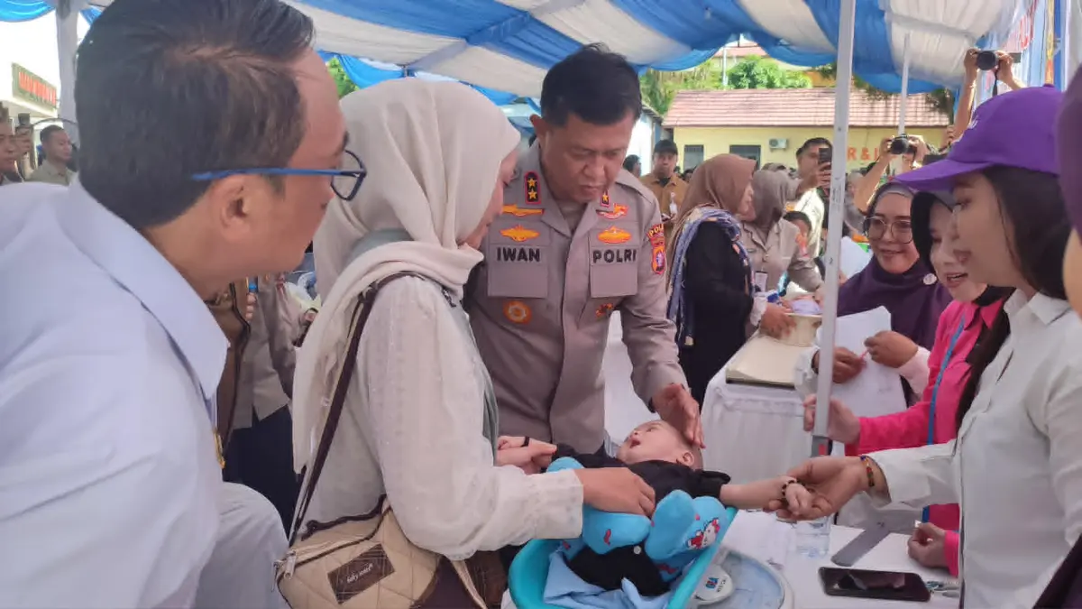Pelaksanaan pelayanan kesehatan gratis yang digelar di Gedung Graha Bhayangkara Polda Kalteng, Selasa (23/6).(dodi/radarsampit)