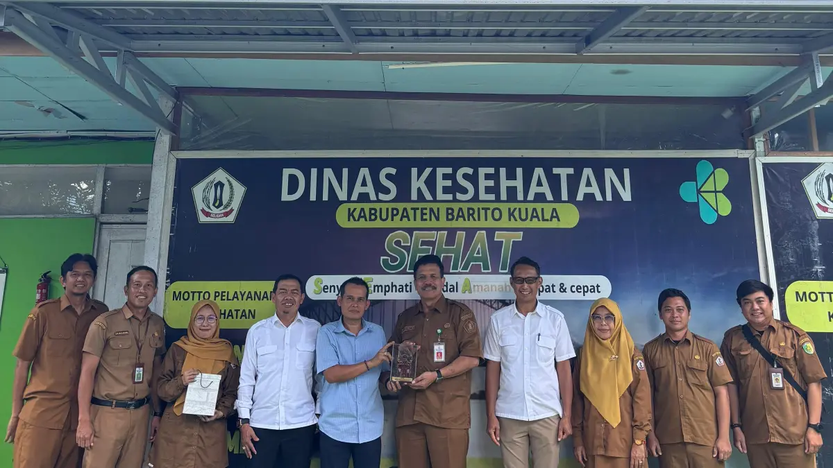Arif Norkim (empat dari kiri) bersama rombangan Komisi III DPRD Palangka Raya saat kunjungan ke Dinkes Barito Kuala.(istimewa)