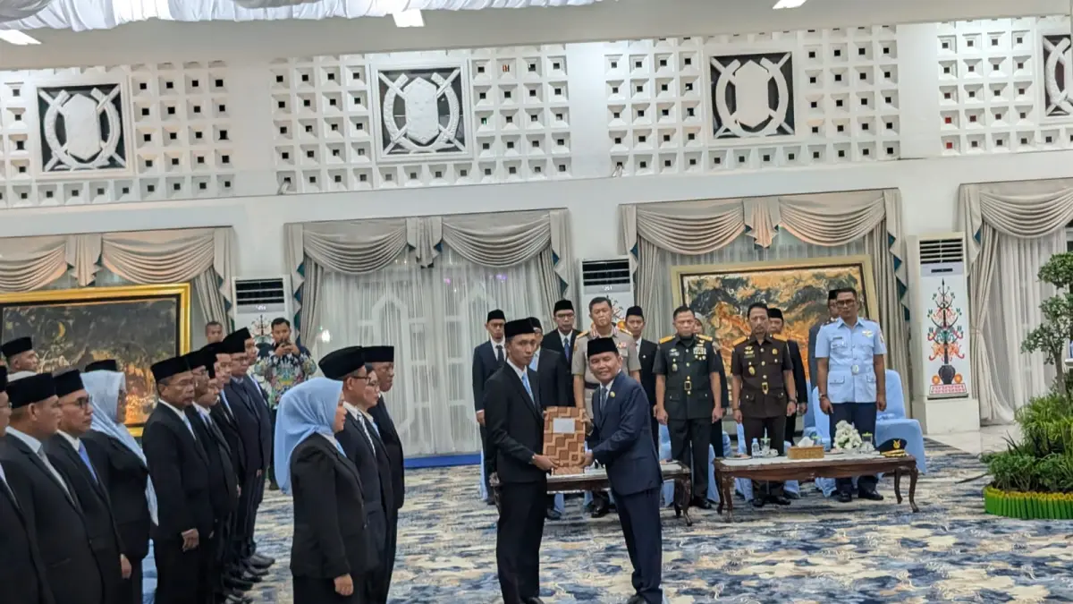 Pelantikan sejumlah Pejabat Pimpinan Tinggi Pratama di lingkungan Pemerintah Provinsi Kalimantan Tengah di Aula Istana Isen Mulang, Kamis, 25 Juni 2026. (Wawan/Radar Sampit)