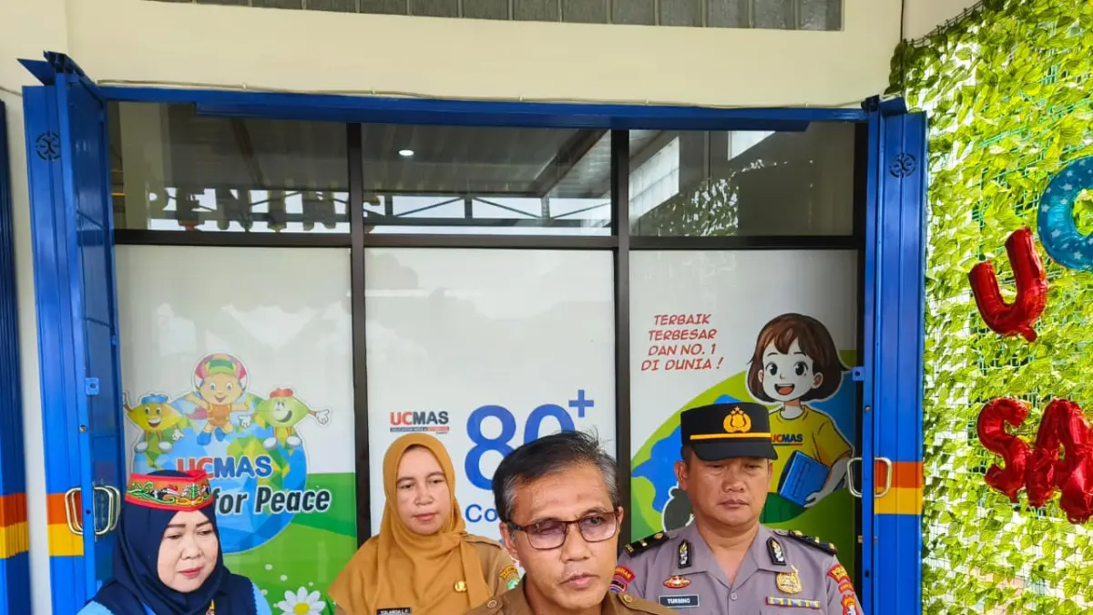 Staf Ahli Bupati Kotim, Rafiq Riswandi, berharap masyarakat semakin memahami pentingnya perencanaan keuangan agar tidak mudah terjebak investasi ilegal yang merugikan.  (Akbar/Radar Sampit)