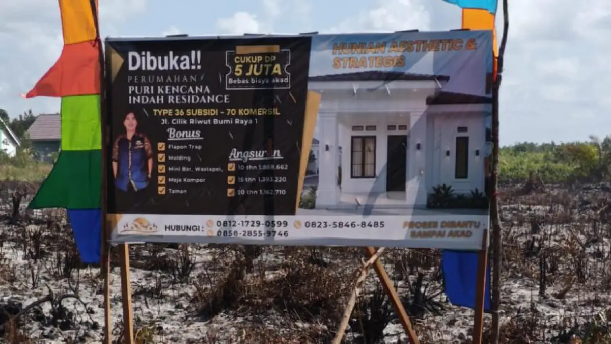 Baliho rencana pembangunan perumahan di lokasi kebakaran lahan di Jalan Bumi Raya, Kelurahan Baamang Hulu, Kecamatan Baamang, Jumat (26/6/2026). (BPBD Kotim) 
