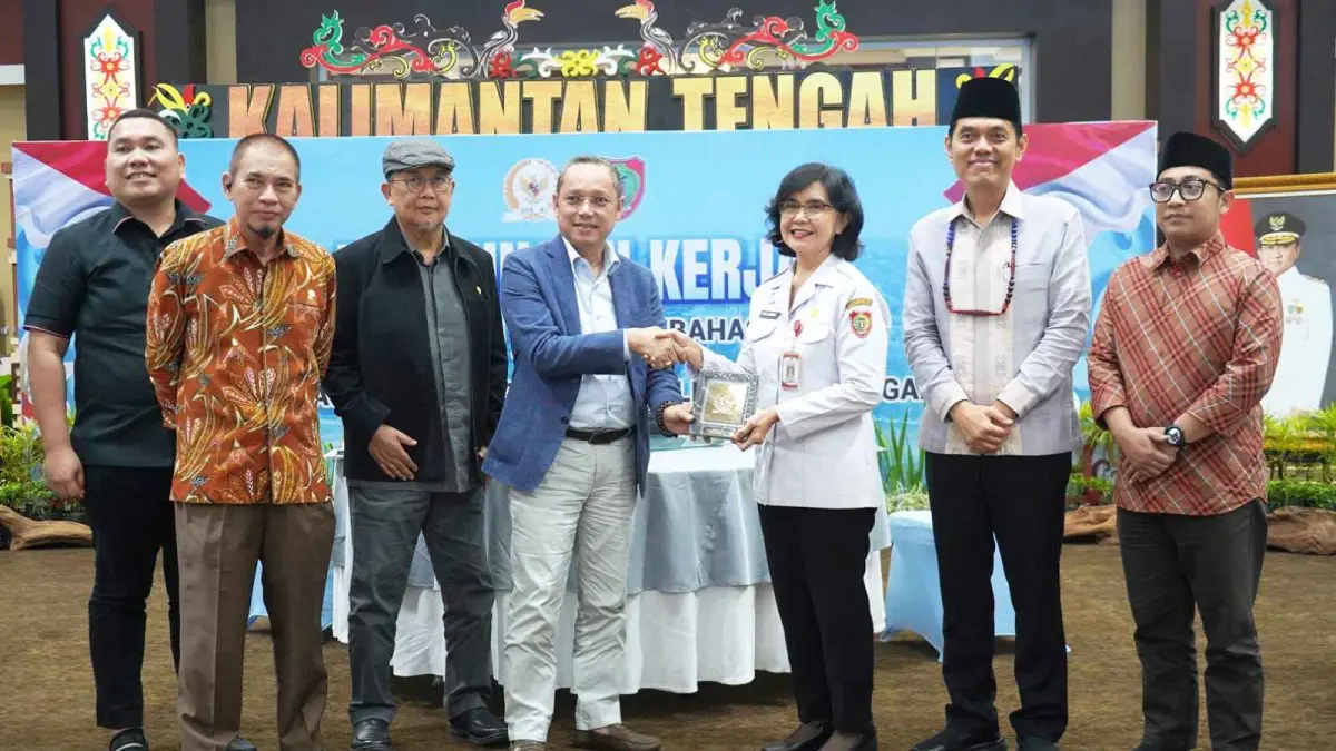 KOORDINASI: Sekda Linae Victoria Aden bersama jajaran Panja Komisi II DPR RI pada kunjungan kerja pembahasan RUU Kabupaten dan Kota. &nbsp;(MMC KALTENG)