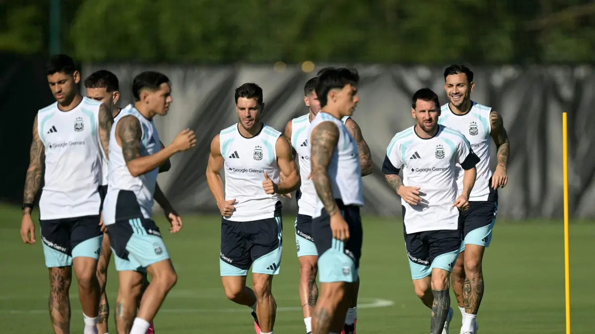 Para pemain timnas Argentina saat menggelar latihan di sela berlangsungnya fase grup Piala Dunia 2026. (net)
