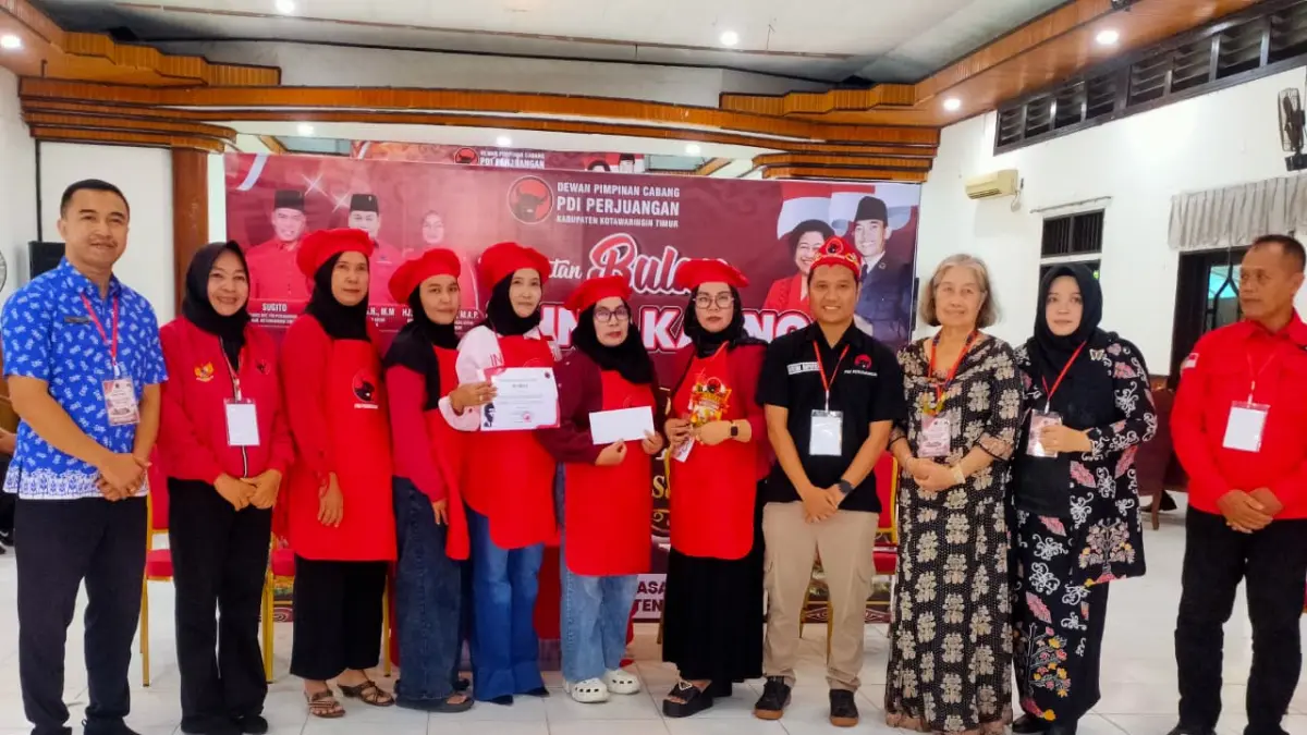 Para peraih Juara 1 Lomba Masak Kuliner Khas Dayak.