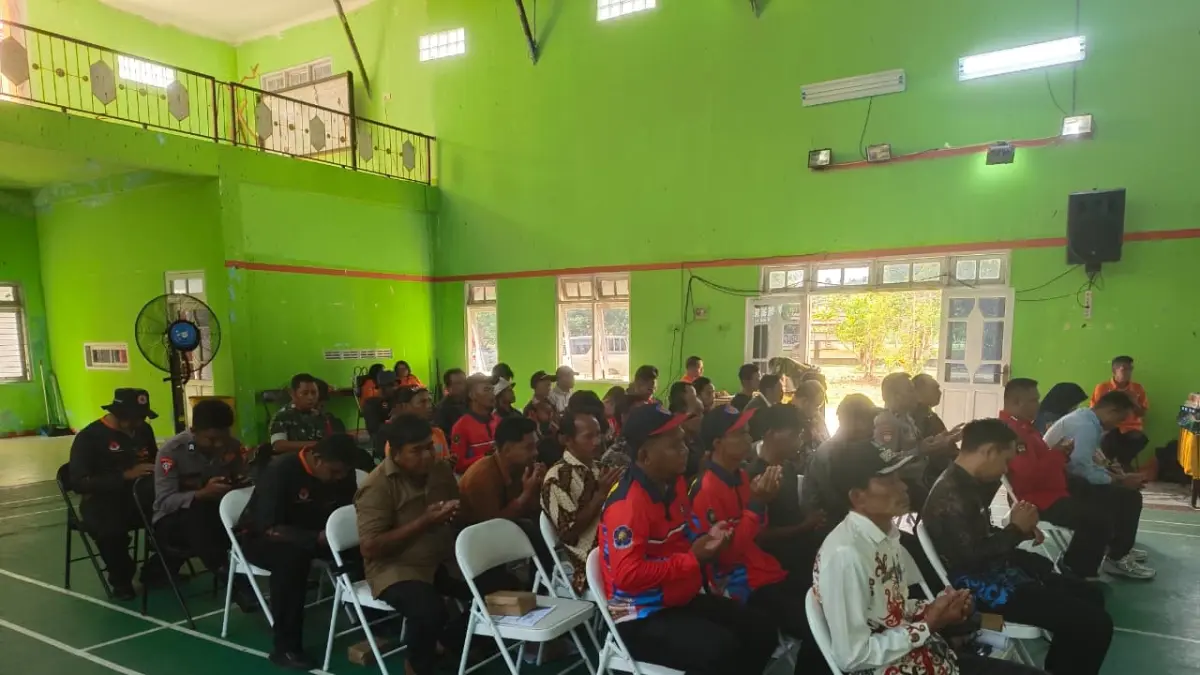 Para peserta kegiatan Pelatihan dan Mitigasi Bencana Karhutla di Aula Kantor Kecamatan Mentaya Hilir Utara, Kamis (25/6).  (Akbar/Radar Sampit)