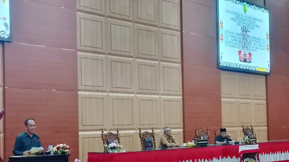 PARIPURNA: Hasan Busyairi menyampaikan hasil laporan reses pada kegiatan rapat paripurna beberapa waktu lalu.
