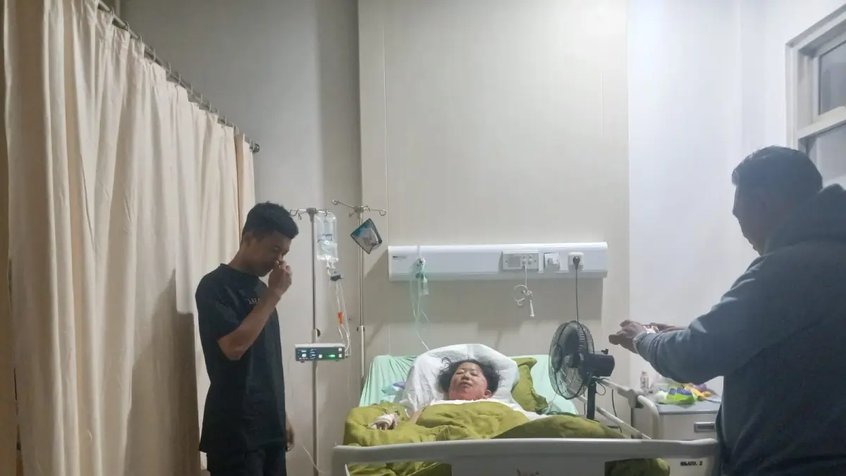 PERAWATAN: Perempuan berusia 34 tahun menjalani perawatan di Dr Murjani Sampit, Jumat (26/6) malam