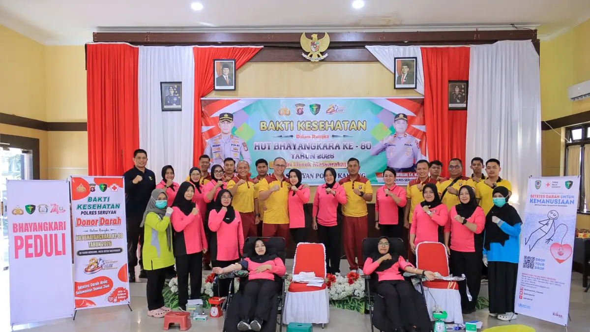 Polres Seruyan menggelar bakti kesehatan donor darah dalam rangka memperingati HUT Bhayangkara ke-80 di Mapolres Seruyan, Jumat (26/6). (rifani/radar sampit)