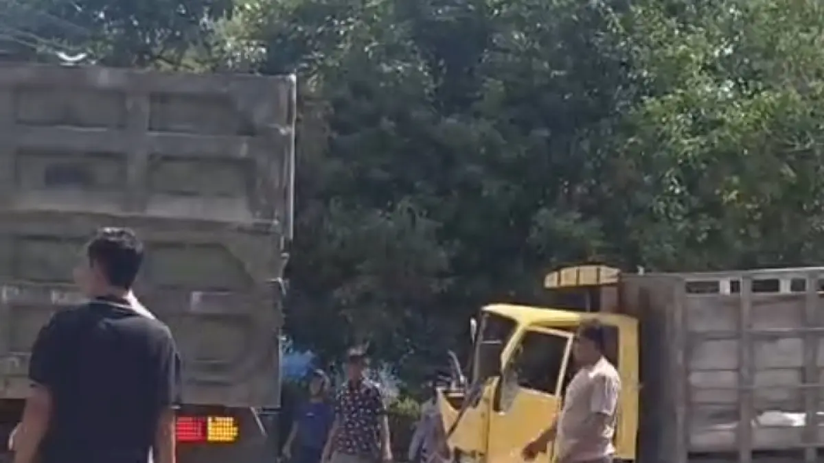 Salah satu kendaraan pasca kecelakaan beruntun di Jalan Utama Pasir Panjang, Desa Pasir Panjang, Kecamatan Arut Selatan, Kabupaten Kobar, Jumat (26/6).(istimewa/warga)