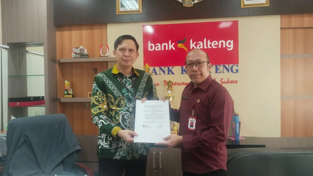 Naskah kerjasama Diskominfo Kotim dengan Bank Kalteng Cabang Sampit, untuk kegiatan penguatan literasi digital di masyarakat, baru-baru tadi. (istimewa)